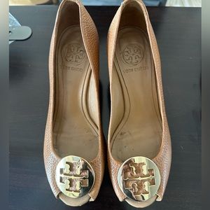 Tory Burch brown tan wedges